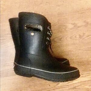 Gently used BOGS boots: Youth size 2